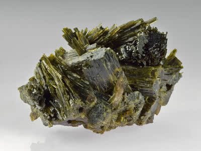 Epidote_-_Canta%2C_Lima%2C_Peru