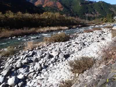 川の流れを記録する石たち Saitodev Co